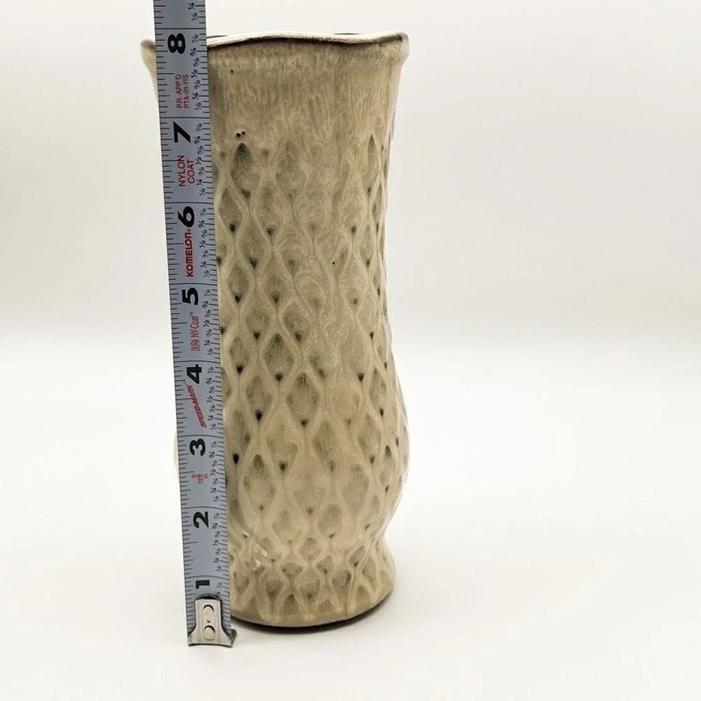 Art Pottery earthy quietly